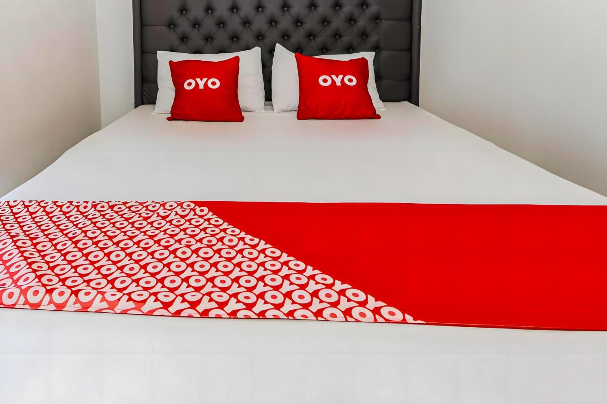 Oyo 93703 F88 Hotel Bekasi Exterior photo