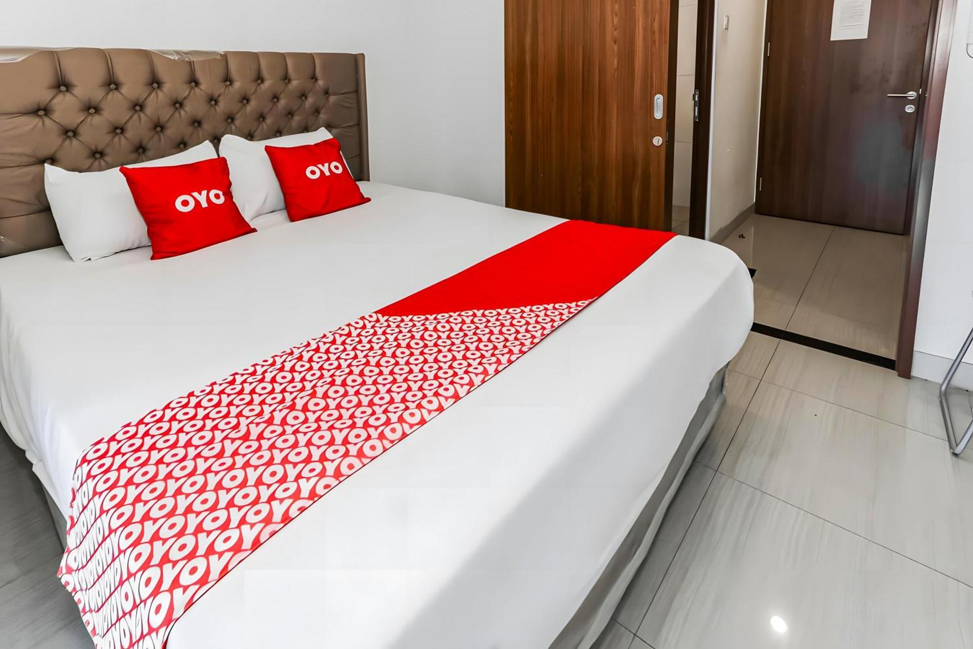 Oyo 93703 F88 Hotel Bekasi Exterior photo