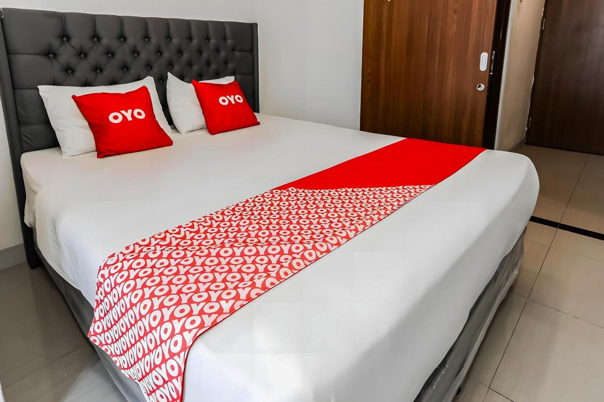 Oyo 93703 F88 Hotel Bekasi Exterior photo