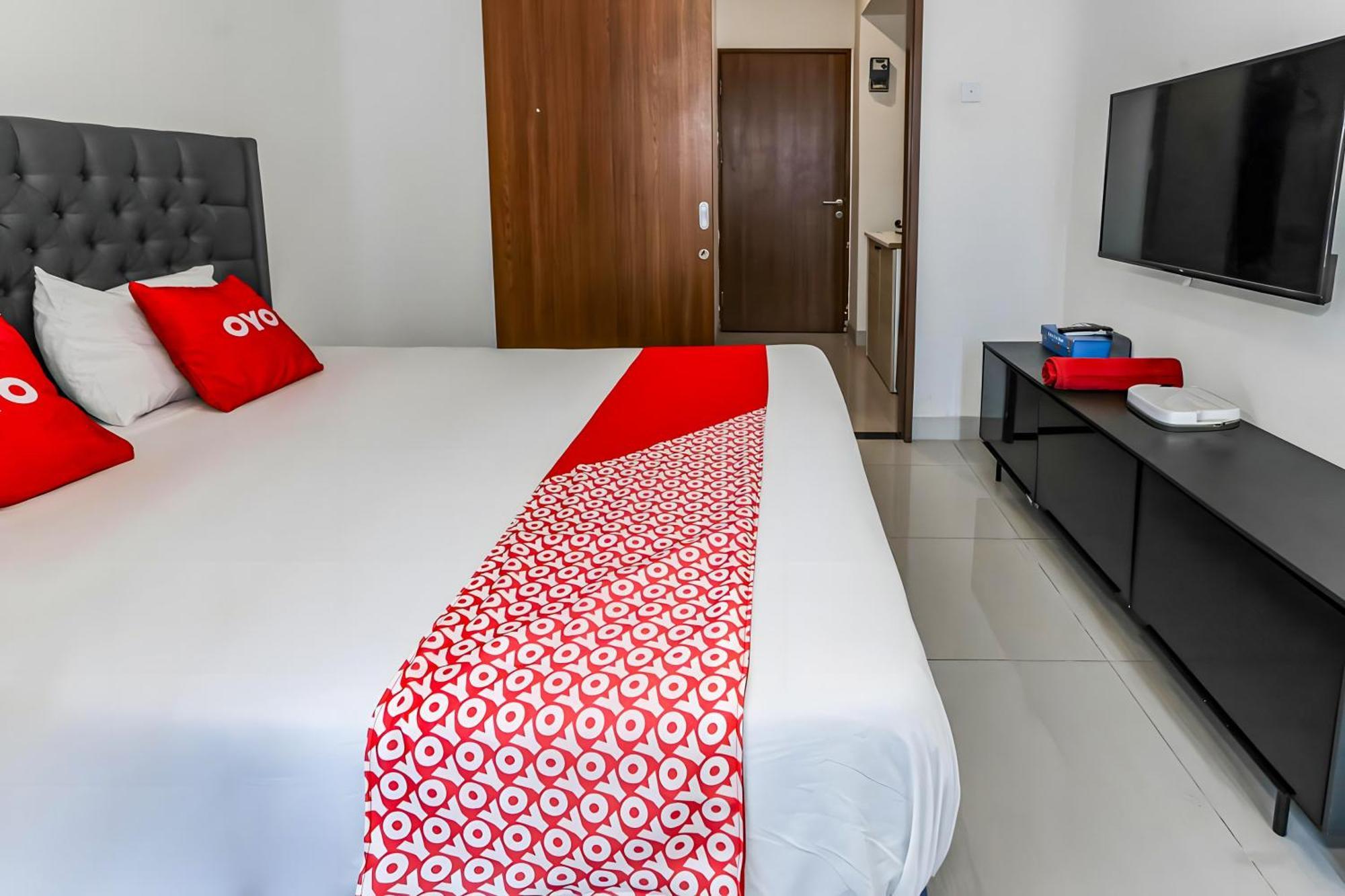 Oyo 93703 F88 Hotel Bekasi Exterior photo